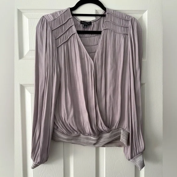 Current Air Women's Sz Small Light Purple Long Sleeve Satin Top Good Condition - Picture 1 of 8